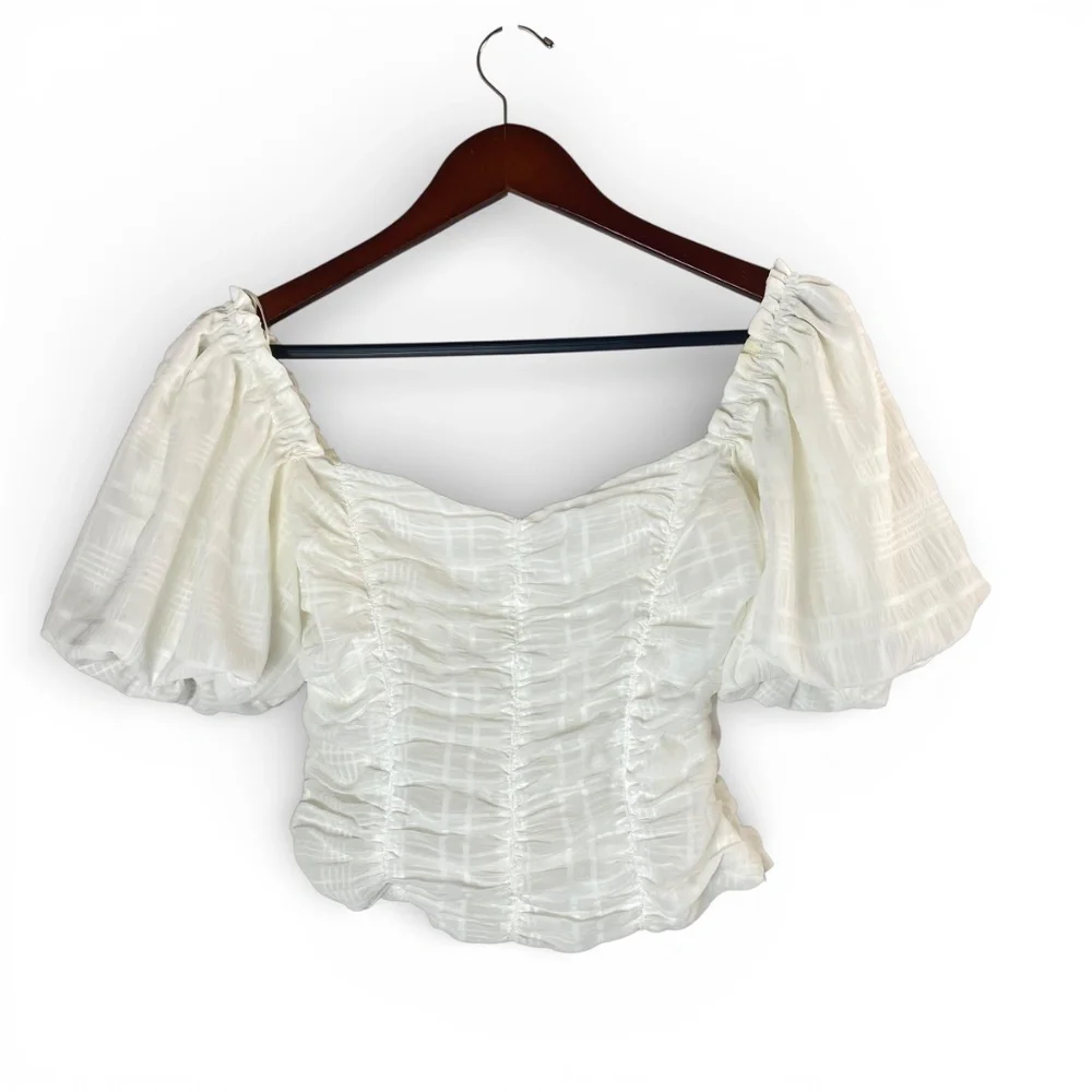 ASTR Ruched Short Puff Sleeve Top in White Size S